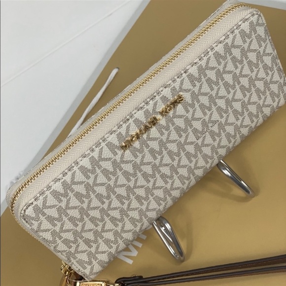 Michael Kors Jet Set LG Continental
Wallet Vanilla - Picture 7 of 7